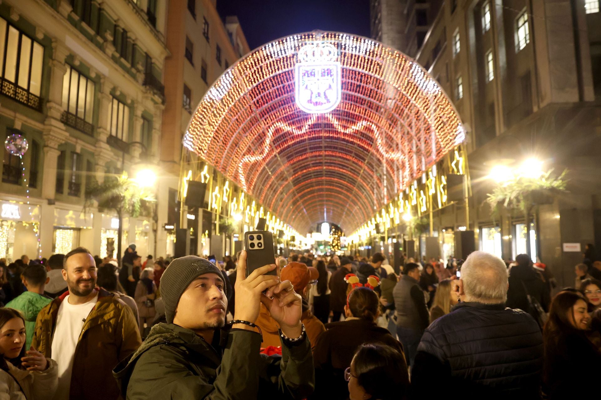 Oviedo se lanza a la calle para encender la Navidad