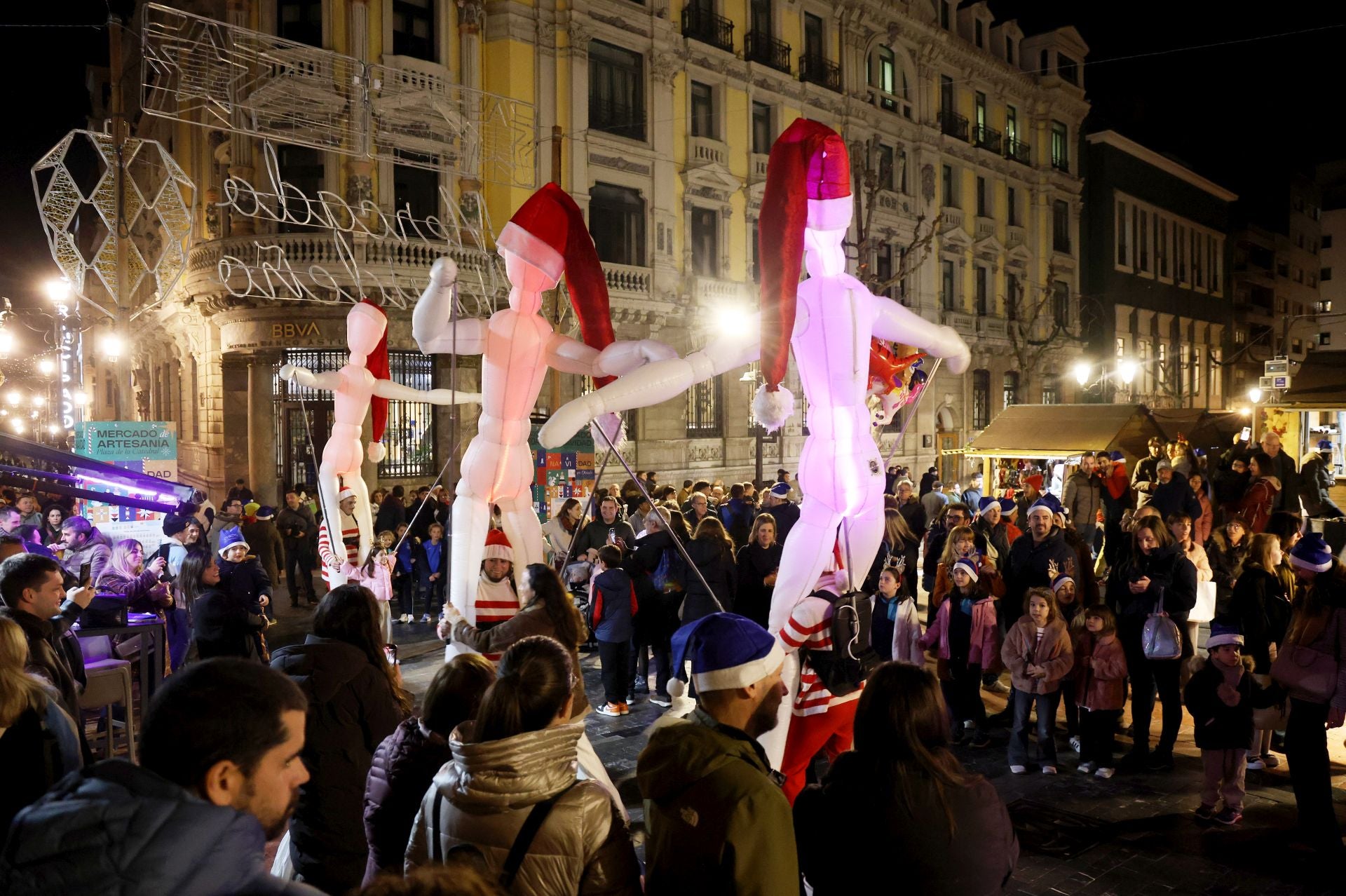 Oviedo se lanza a la calle para encender la Navidad