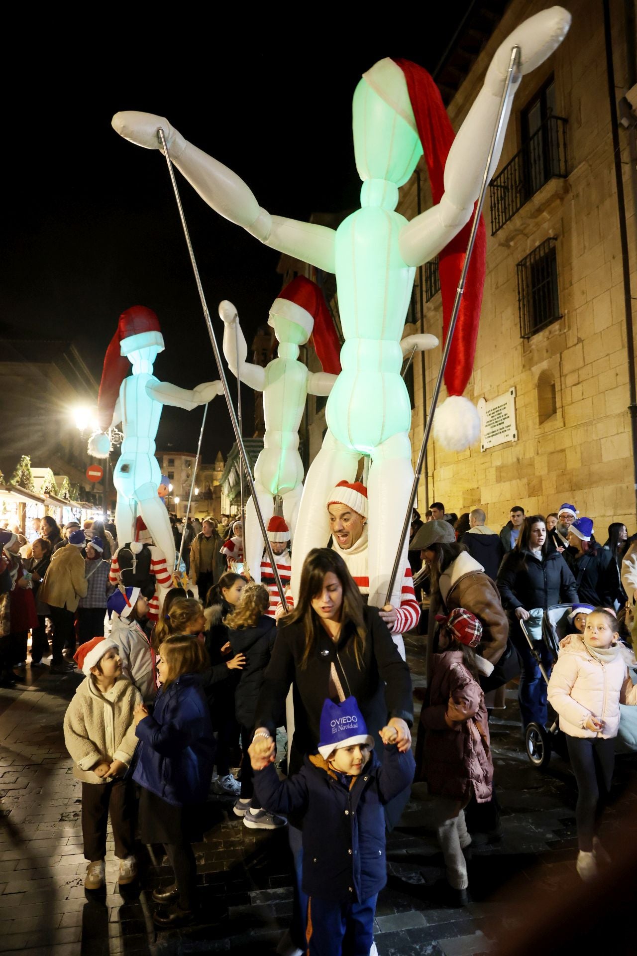 Oviedo se lanza a la calle para encender la Navidad