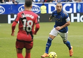 Santi Cazorla, durante el Real Oviedo - Rayo Vallecano.