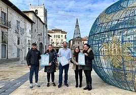 Concejales del equipo de gobierno de Pravia y el alcalde en la presentación de la programación.