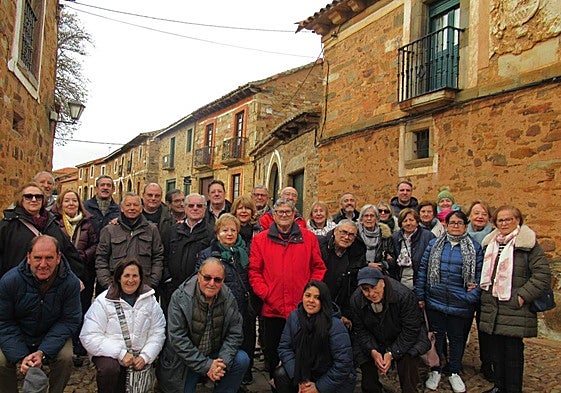 Expedición de la Casa de León en Asturias a Castrillo de los Polvazares para comer el cocido maragato.