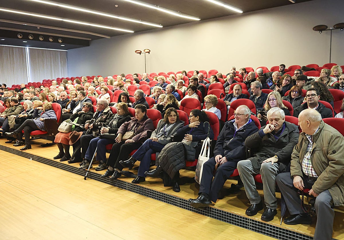 Vista genera de los asistentes al encuentro de Cofradías de Semana Santa.
