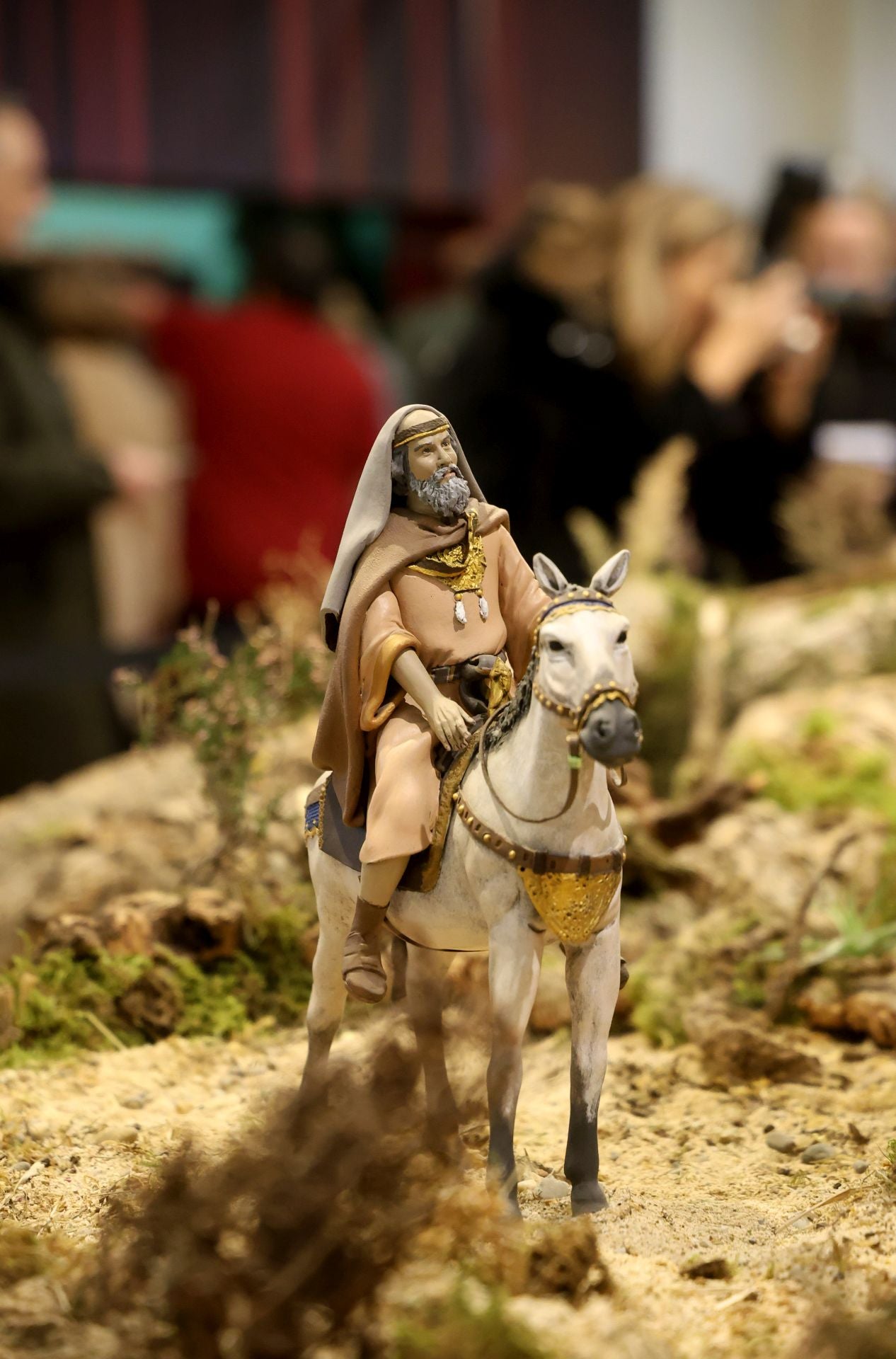 Los belenes ya brillan en la plaza de Trascorrales de Oviedo