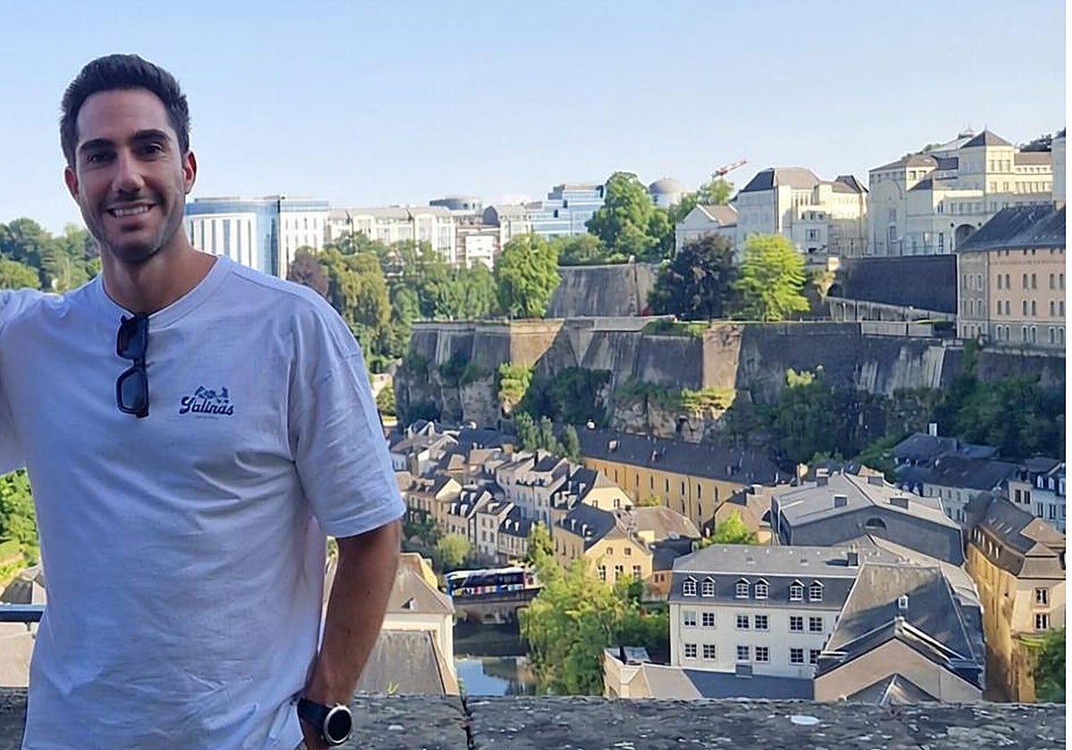 Pelayo Arganza vive en Luxemburgo.