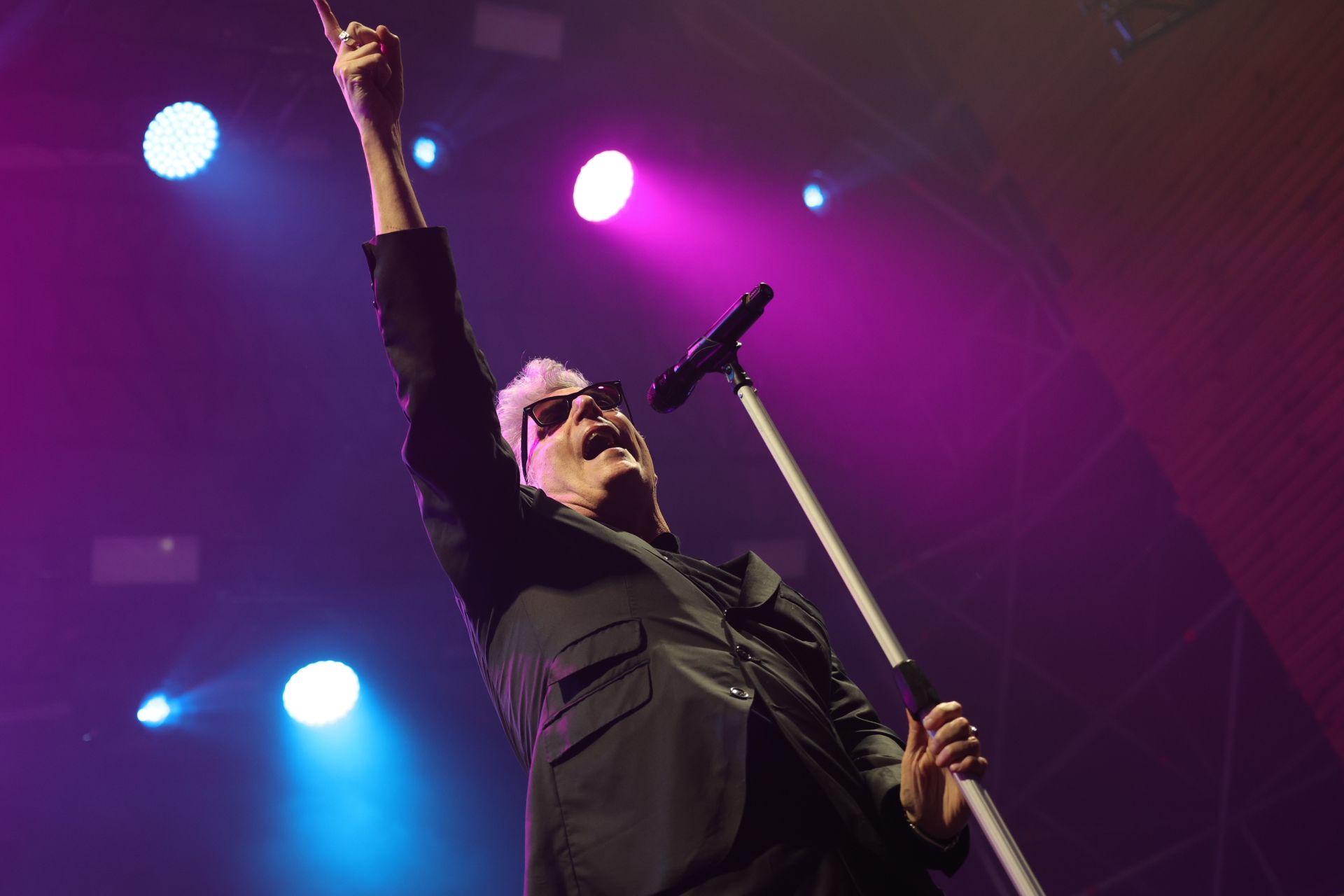 Loquillo se hace fuerte en el Gijón Arena