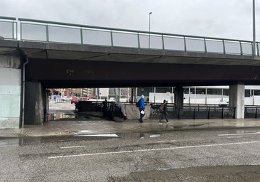 Hallan el cadáver de un hombre bajo el viaducto de Carlos Marx, en Gijón