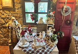 Uno de los puestos del mercadillo navideño en el hotel El Fundil, Aller