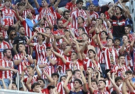 Aficionados del Sporting, en el encuentro contra el Deportivo en Riazor.