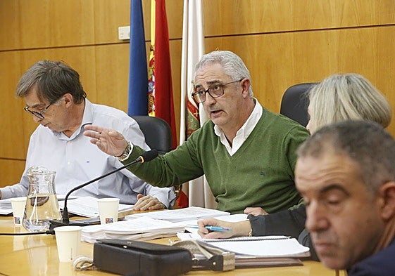 El alcalde de Carreño, Ángel García, durante el último Pleno.