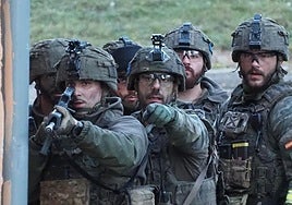 Soldados del Batallón San Quintín, en uno de los ejercicios para obtener la certificación de la OTAN como Grupo Táctico preparado para la entrada en combate.