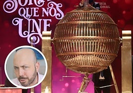 El bombo del sorteo de la Lotería de Navidad. En el círculo, @viajealotrolado.