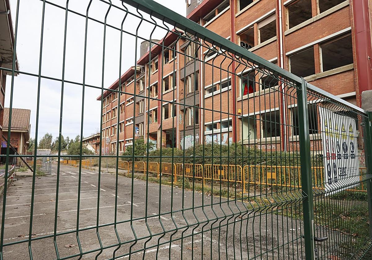 El deterioro del espacio que ocupará La Manzana del Talento sigue aumentando.