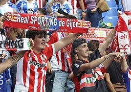 Aficionados del Sporting, esta temporada, en la grada de Riazor.