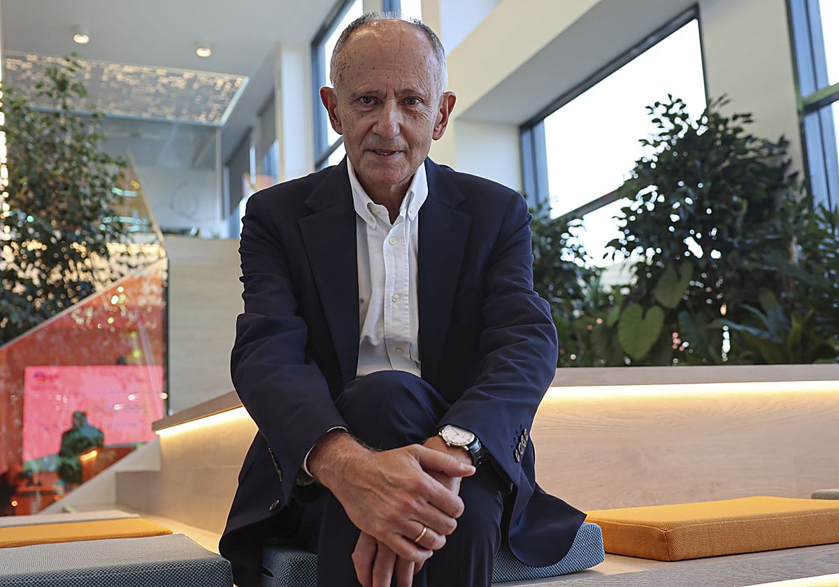 El presidente de TotalEnergies Electricidad y Gas, Javier Sáenz de Jubera, en la sede de la compañía.