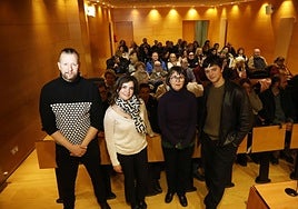 El director de la Cátedra de Cine, la concejala de Cultura, Marisol Álvarez y Álex Loredo