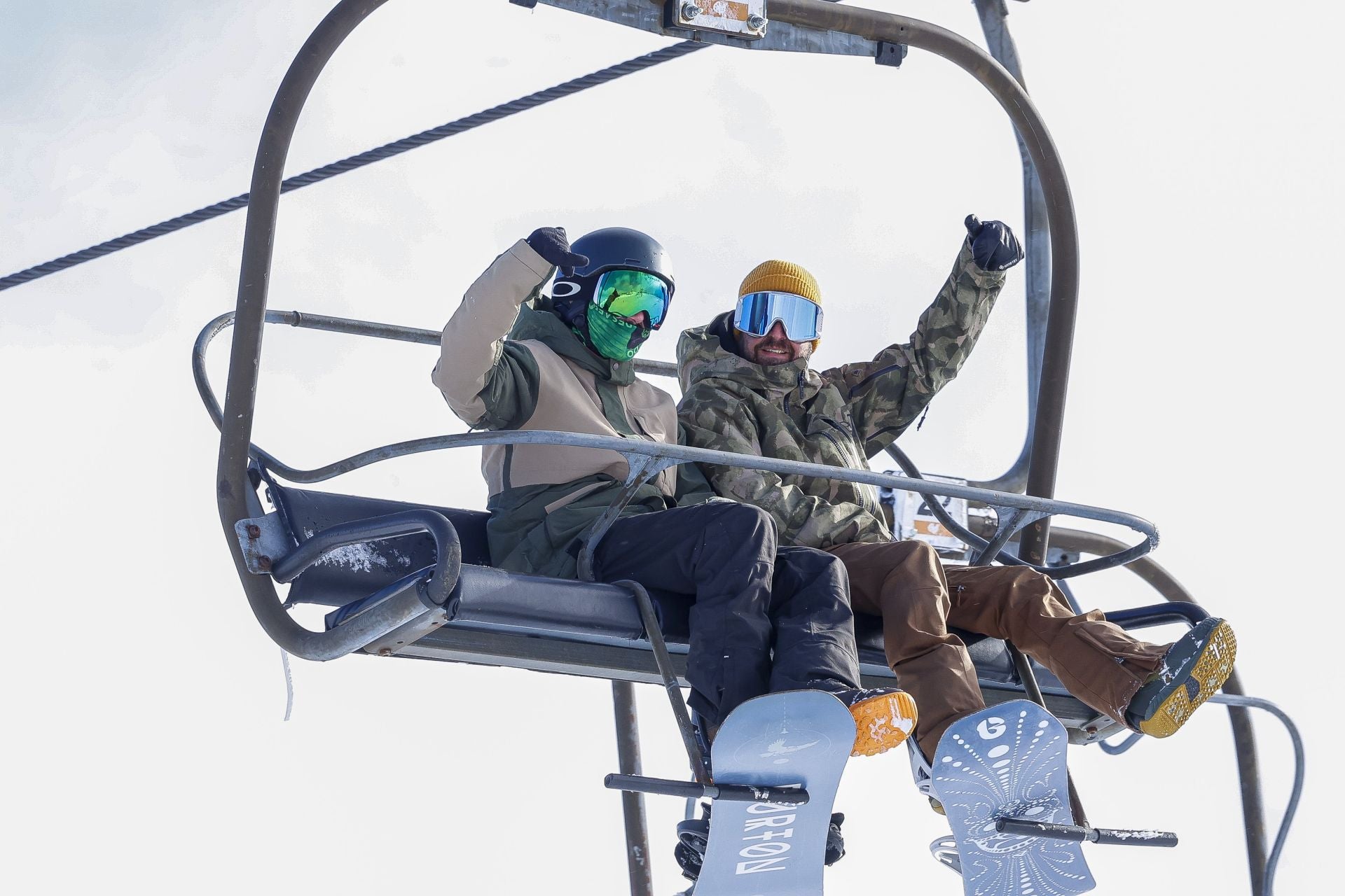 Asturias disfruta por fin de la nieve: así fue el inicio de la temporada de esquí
