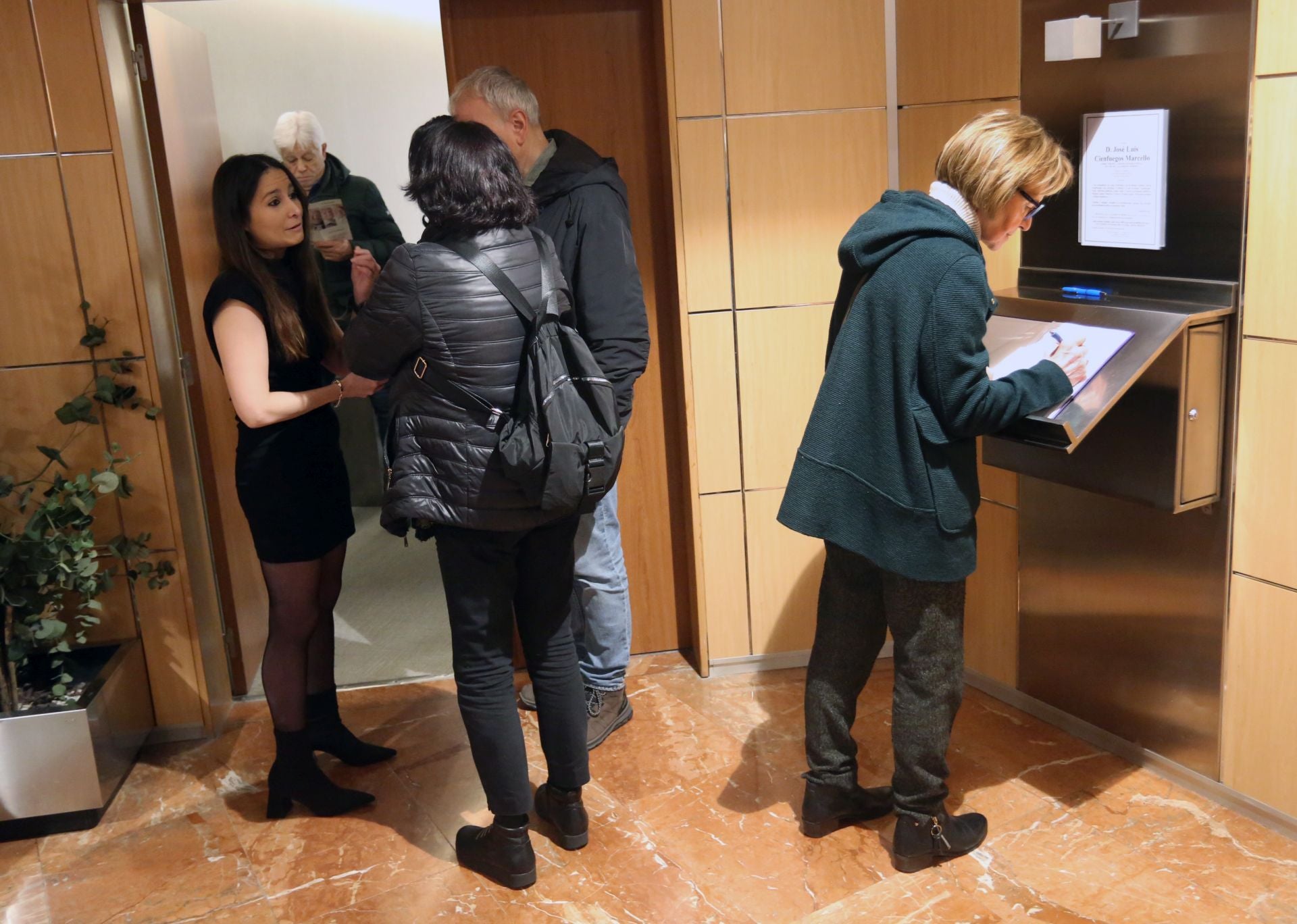 Capilla ardiente por José Luis Cienfuegos