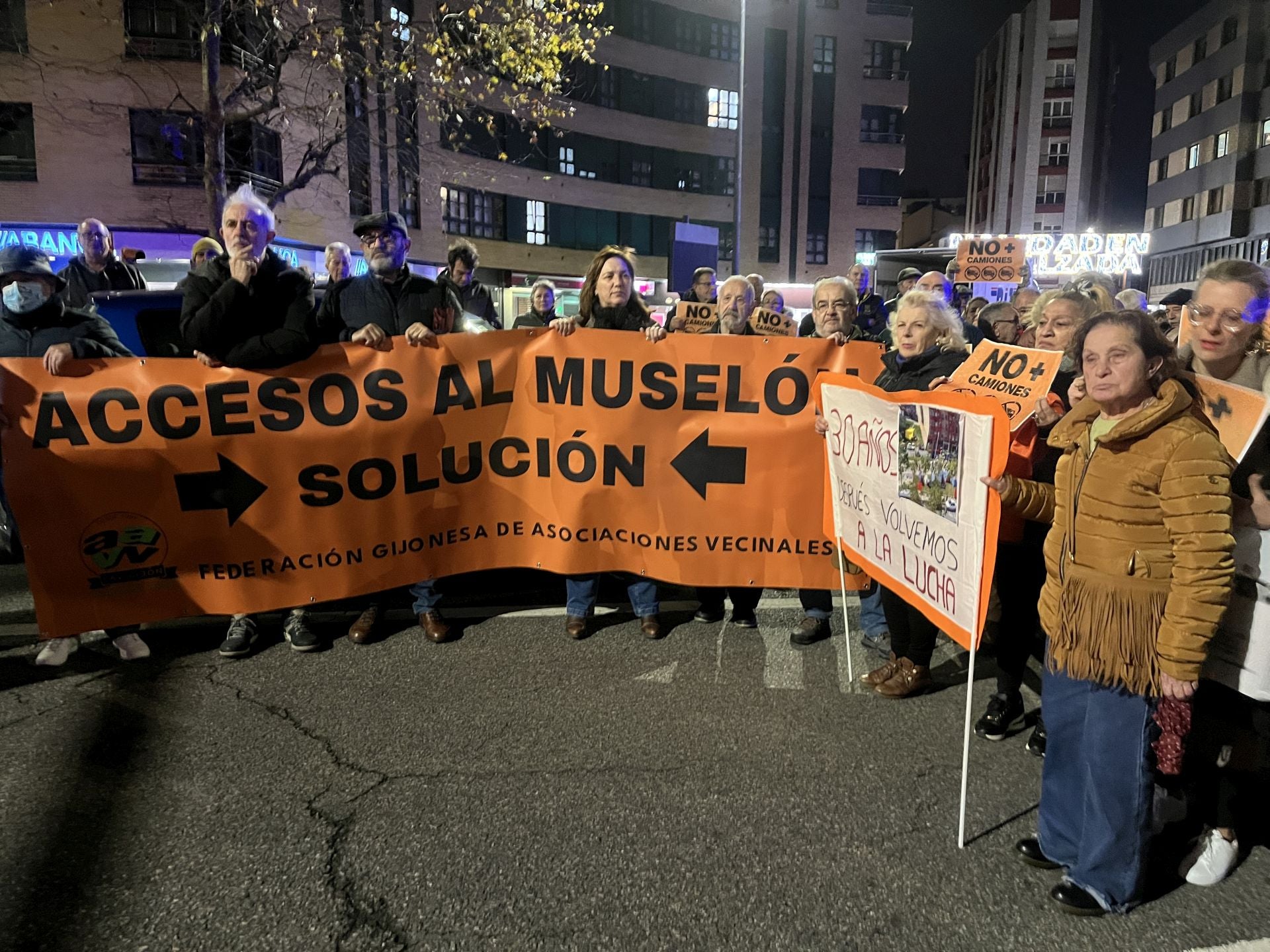 Los vecinos de La Calzada piden una solución para el vial de Jove