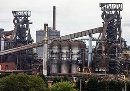 Los dos hornos altos de Arcelor de la fábrica de Gijón.