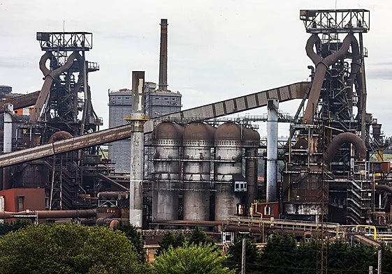 Los dos hornos altos de Arcelor de la fábrica de Gijón.