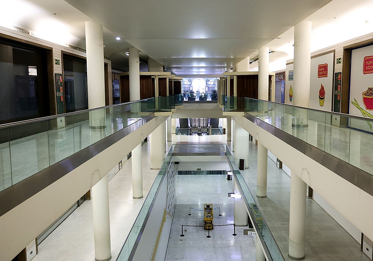 Interior de la galería comercial del Calatrava.