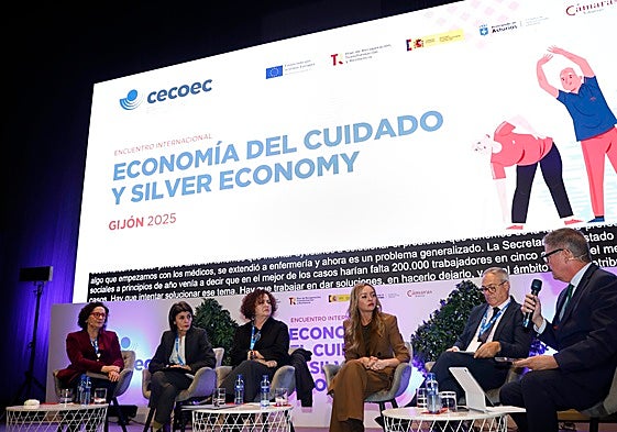 María Carmen Maeztu (Navarra), Nerea Melgosa (País Vasco), la consejera asturiana Marta del Arco, Fabiola García (Galicia), Javier Pérez (Castilla y La Mancha) y Enrique Rodríguez Núñez que ejerció de moderador del debate.