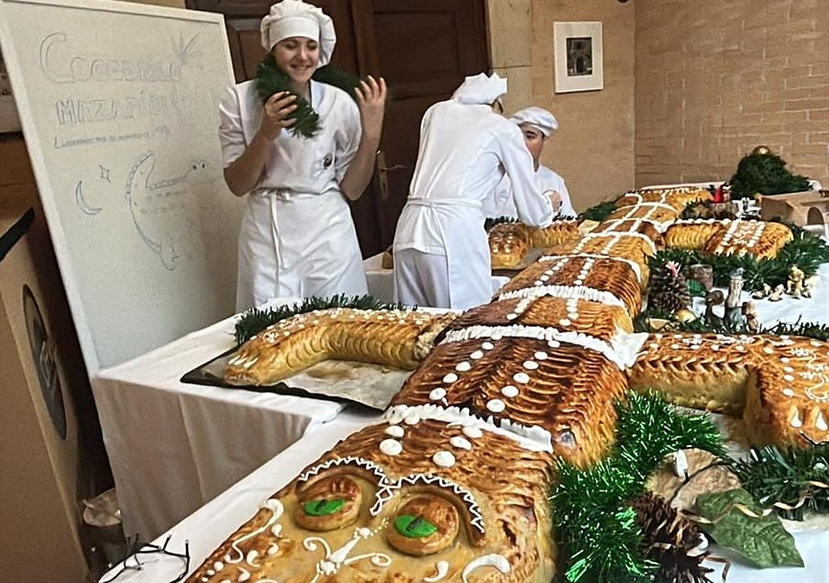 Cocodrilo de mazapán elaborado por los alumnos del Centro Integrado de Formación Profesional de Hostelería y Turismo de Gijón.