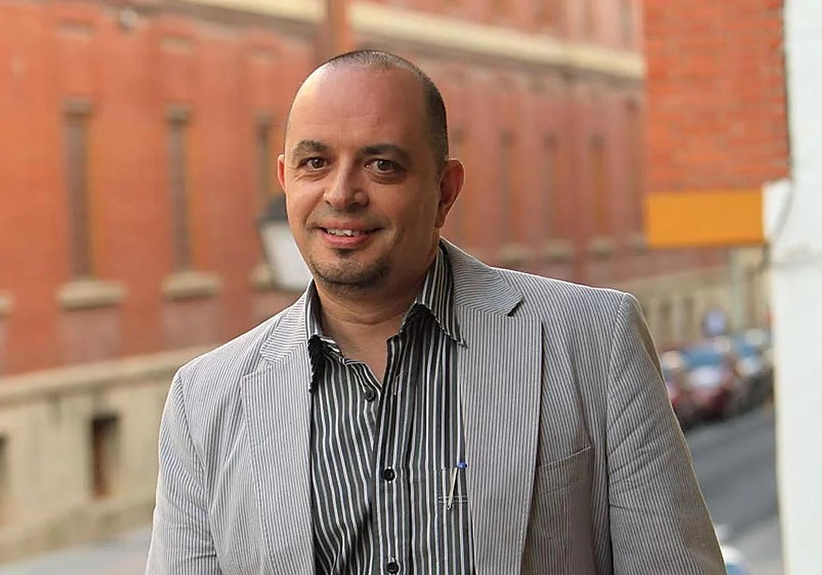 El poeta y catedrático Juan Antonio González Iglesias.