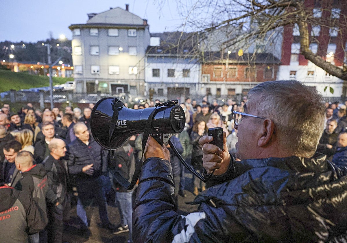 Concentración en defensa de la Brigada de Salvamento Minero.