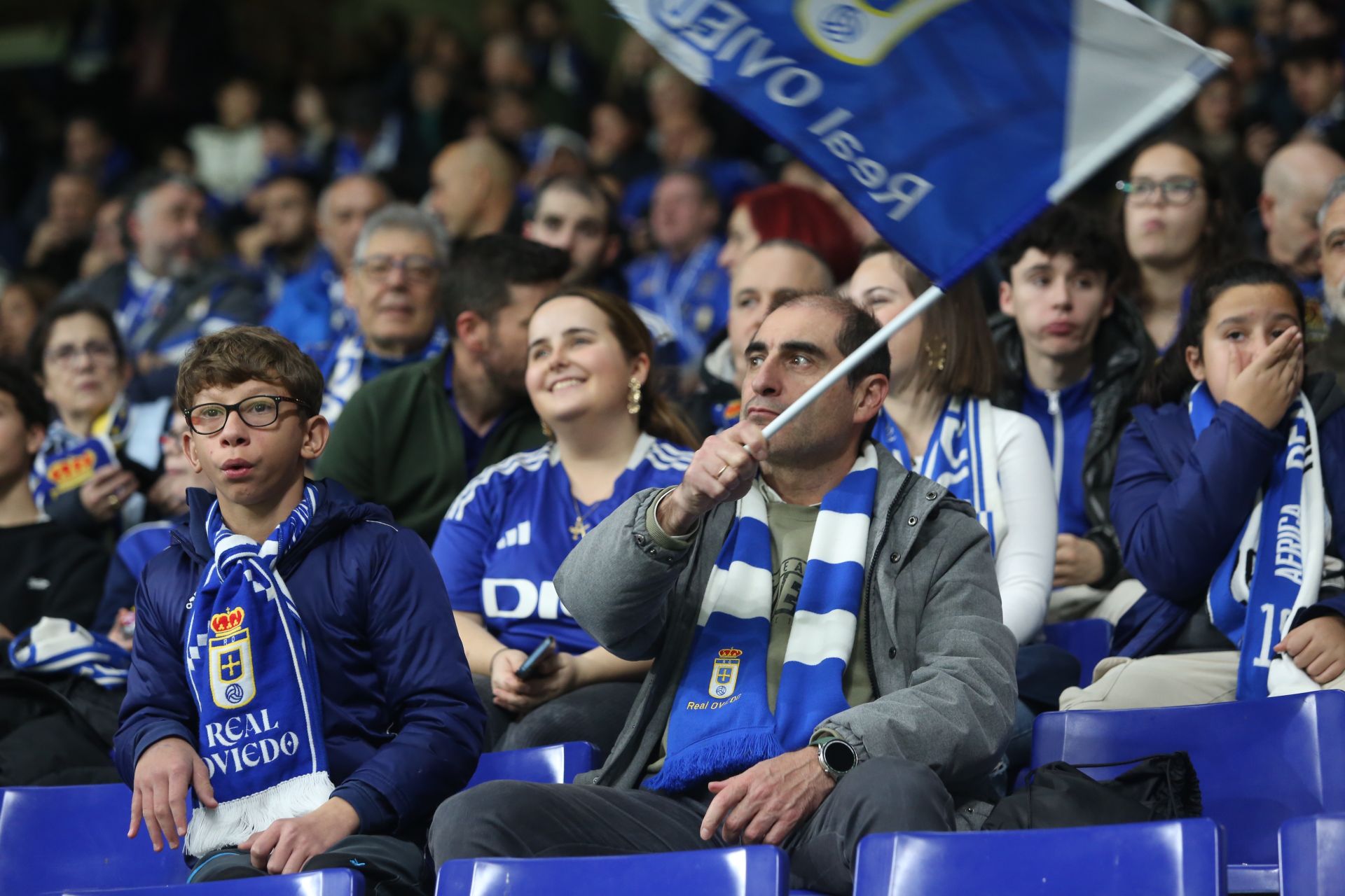 ¿Estuviste en el Real Oviedo - Mallorca? ¡Búscate en las gradas!