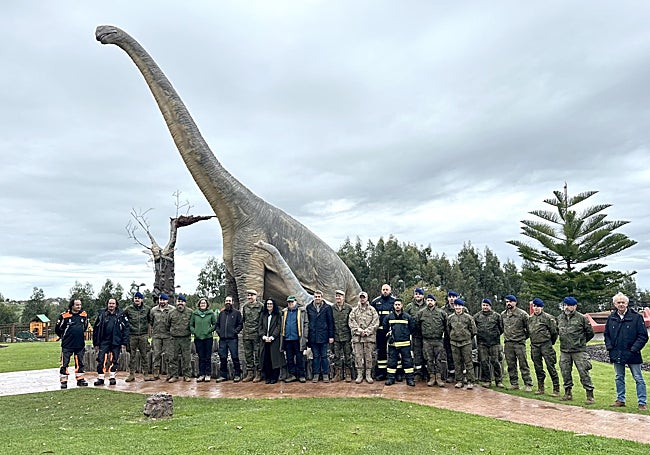 El equipo que participó en la operación, con las autoridades.