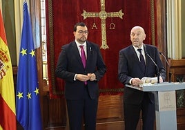 Adrián Barbón y Juan Cofiño en el acto del Día de la Constitución, en Oviedo.