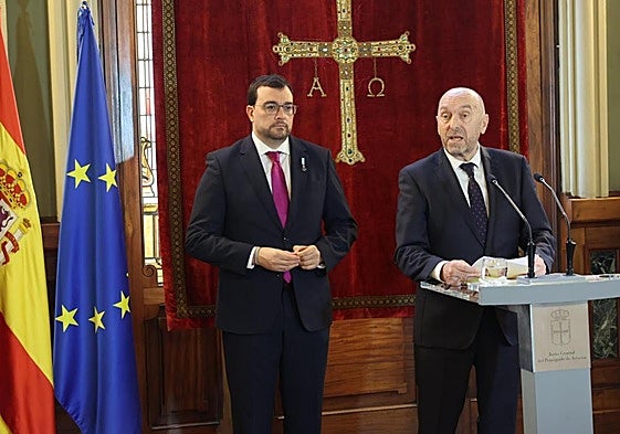 Adrián Barbón y Juan Cofiño en el acto del Día de la Constitución, en Oviedo.