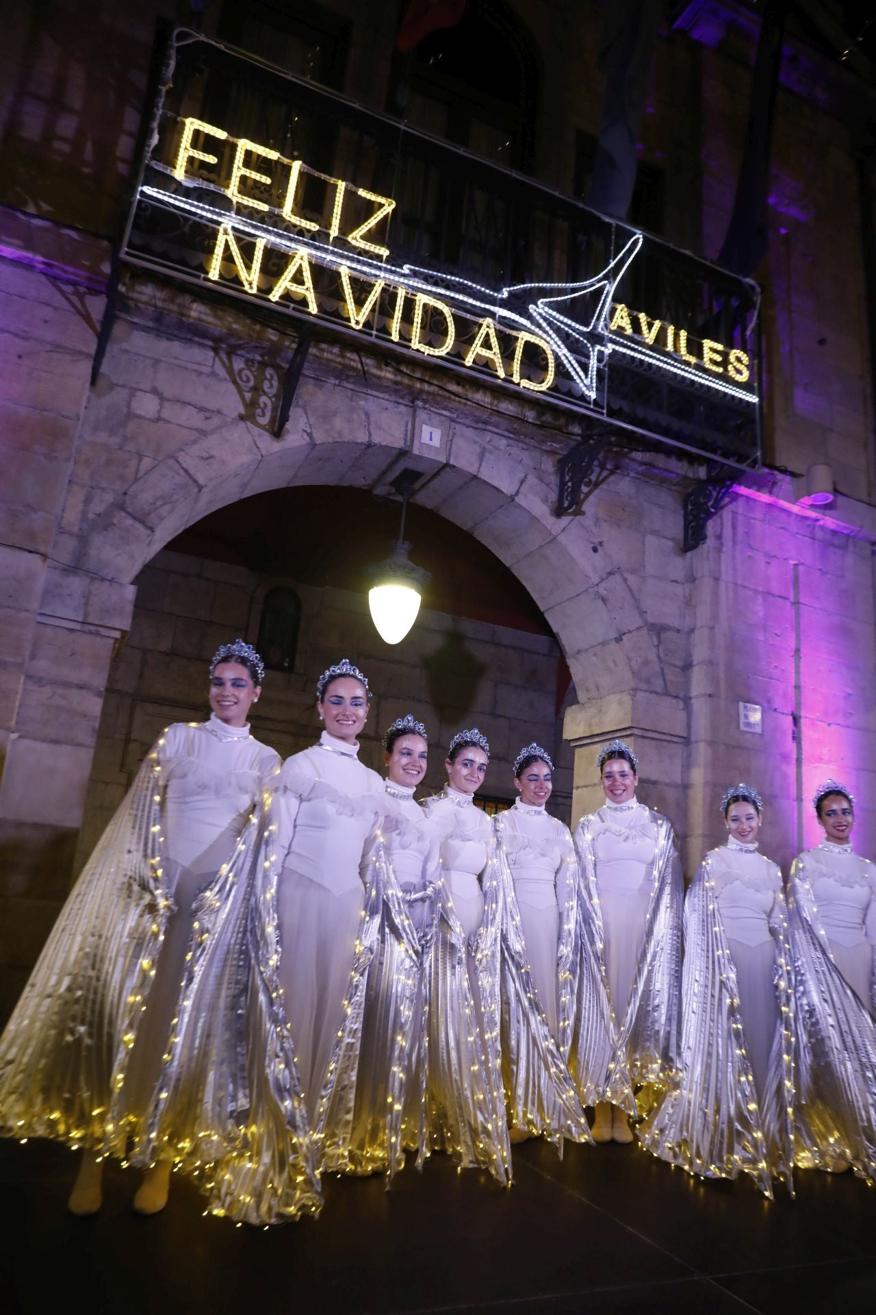 La Navidad ya está en Avilés con el encendido de sus luces y adornos