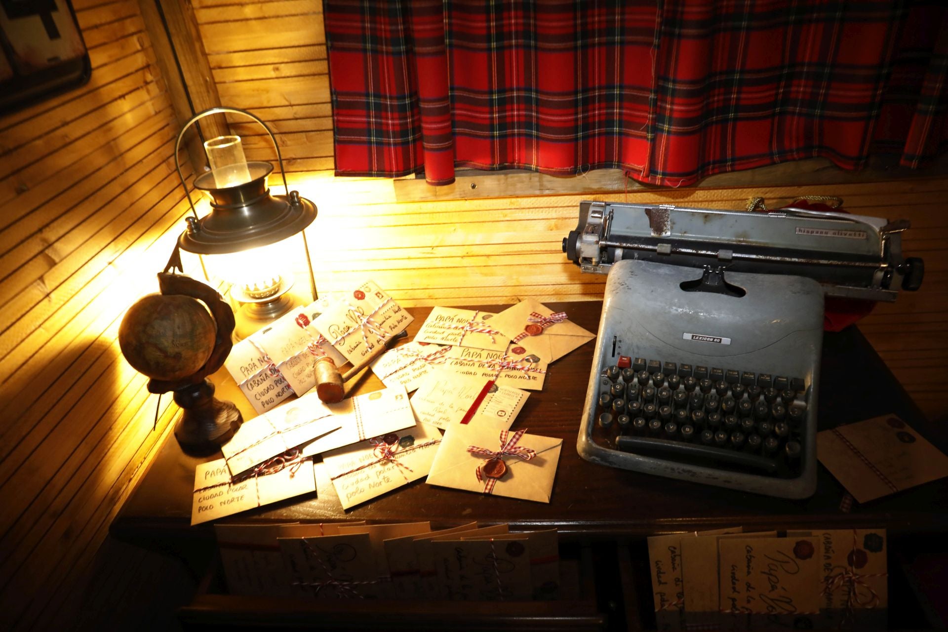 La Navidad ya está en Avilés con el encendido de sus luces y adornos