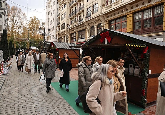El mercado de Navidad EL Camino en la calle Mlicias Nacionales.