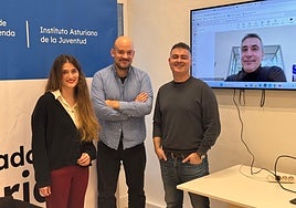 El jurado estuvo compuesto por María Fernández Abril, Miguel Barrero, Francisco de Asís Fernández Olanda y Pedro Ignacio Ortega (en la pantalla).