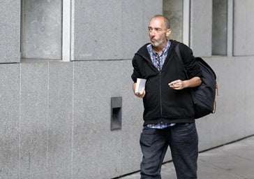 Natalio Grueso, accediendo a la Audiencia Provincial.