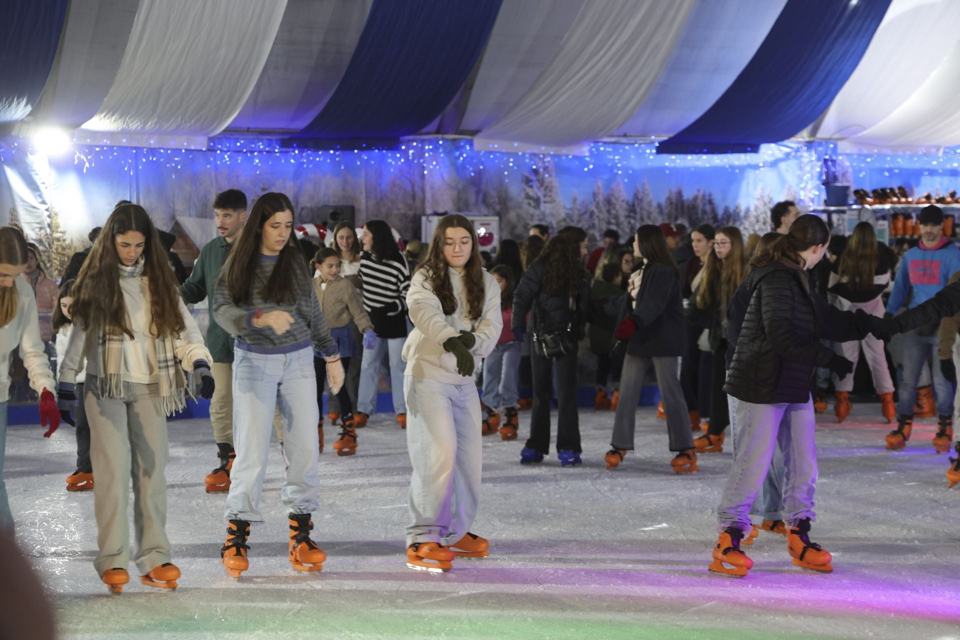 Luces, belenes, mercados y hasta pistas de patinaje: el puente de diciembre en Asturias lo tiene todo