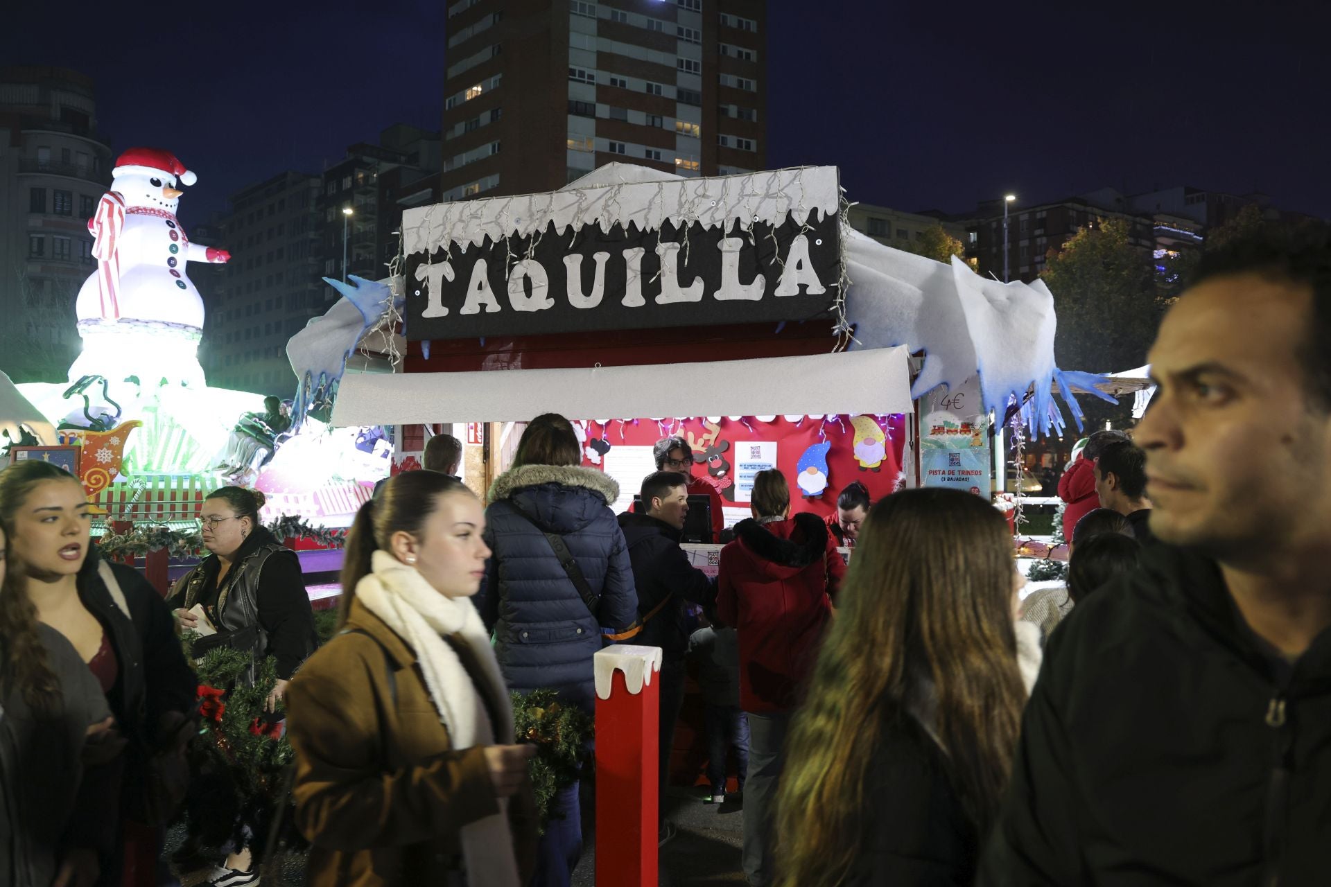 Luces, belenes, mercados y hasta pistas de patinaje: el puente de diciembre en Asturias lo tiene todo