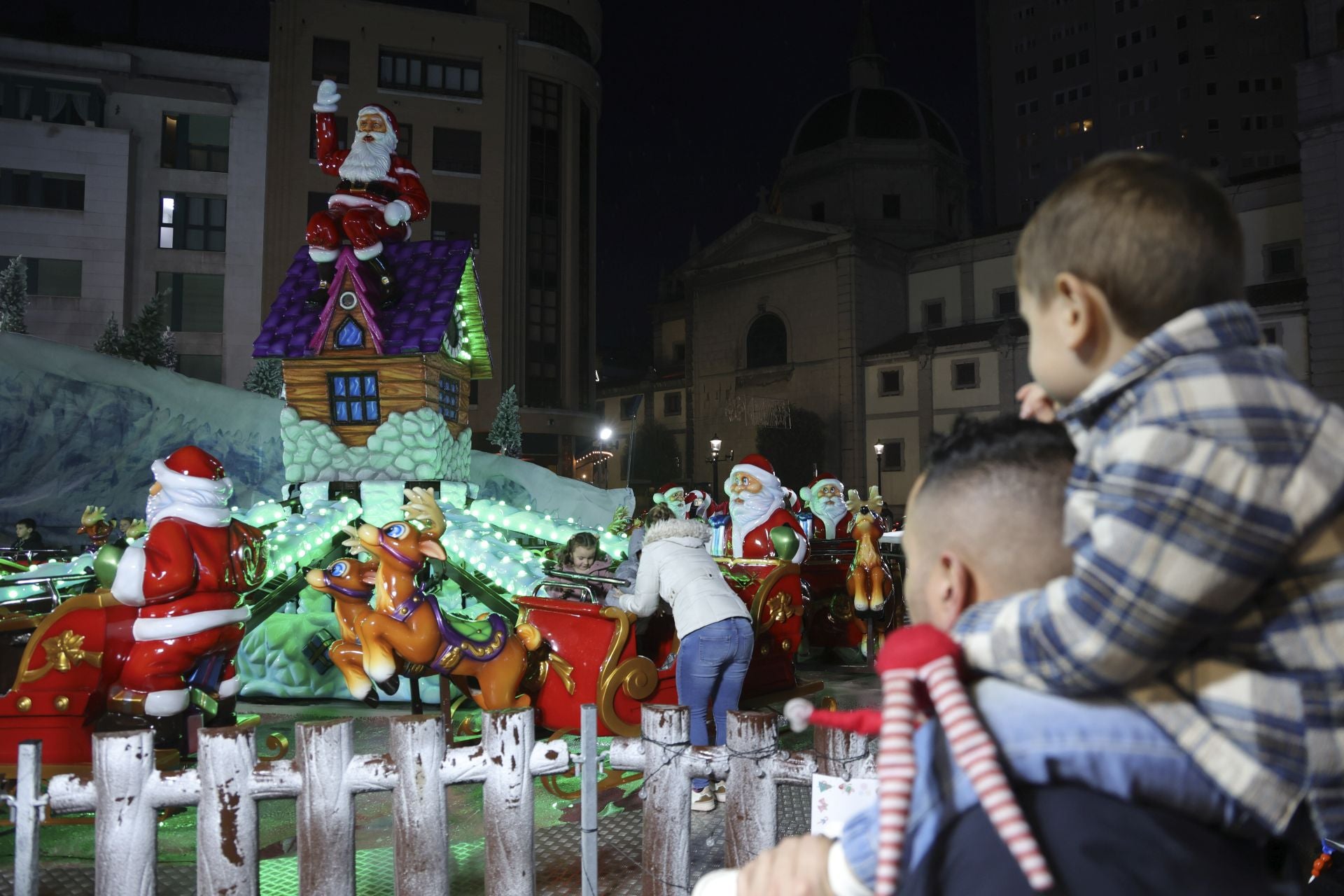 Luces, belenes, mercados y hasta pistas de patinaje: el puente de diciembre en Asturias lo tiene todo