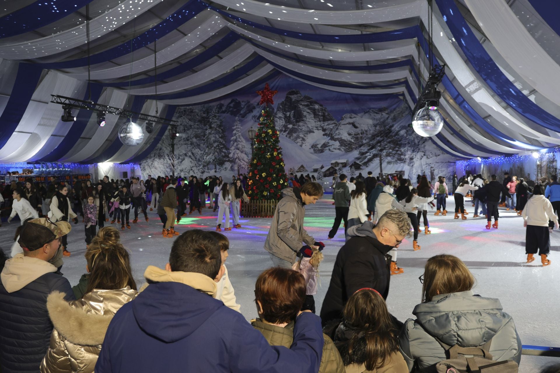 Luces, belenes, mercados y hasta pistas de patinaje: el puente de diciembre en Asturias lo tiene todo