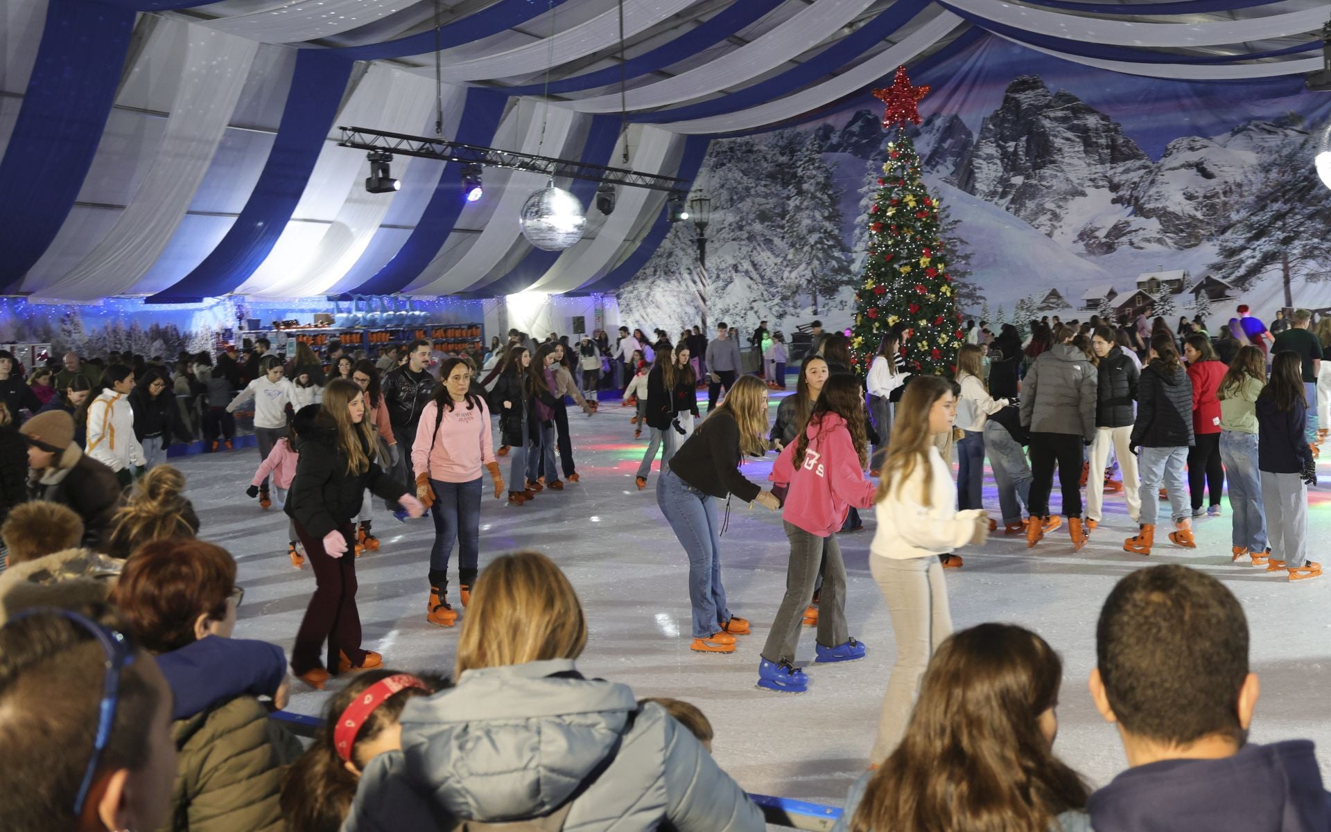 Luces, belenes, mercados y hasta pistas de patinaje: el puente de diciembre en Asturias lo tiene todo
