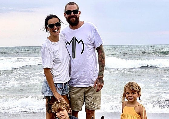 Elo y Dirk con sus hijos, Thiago y Maia.