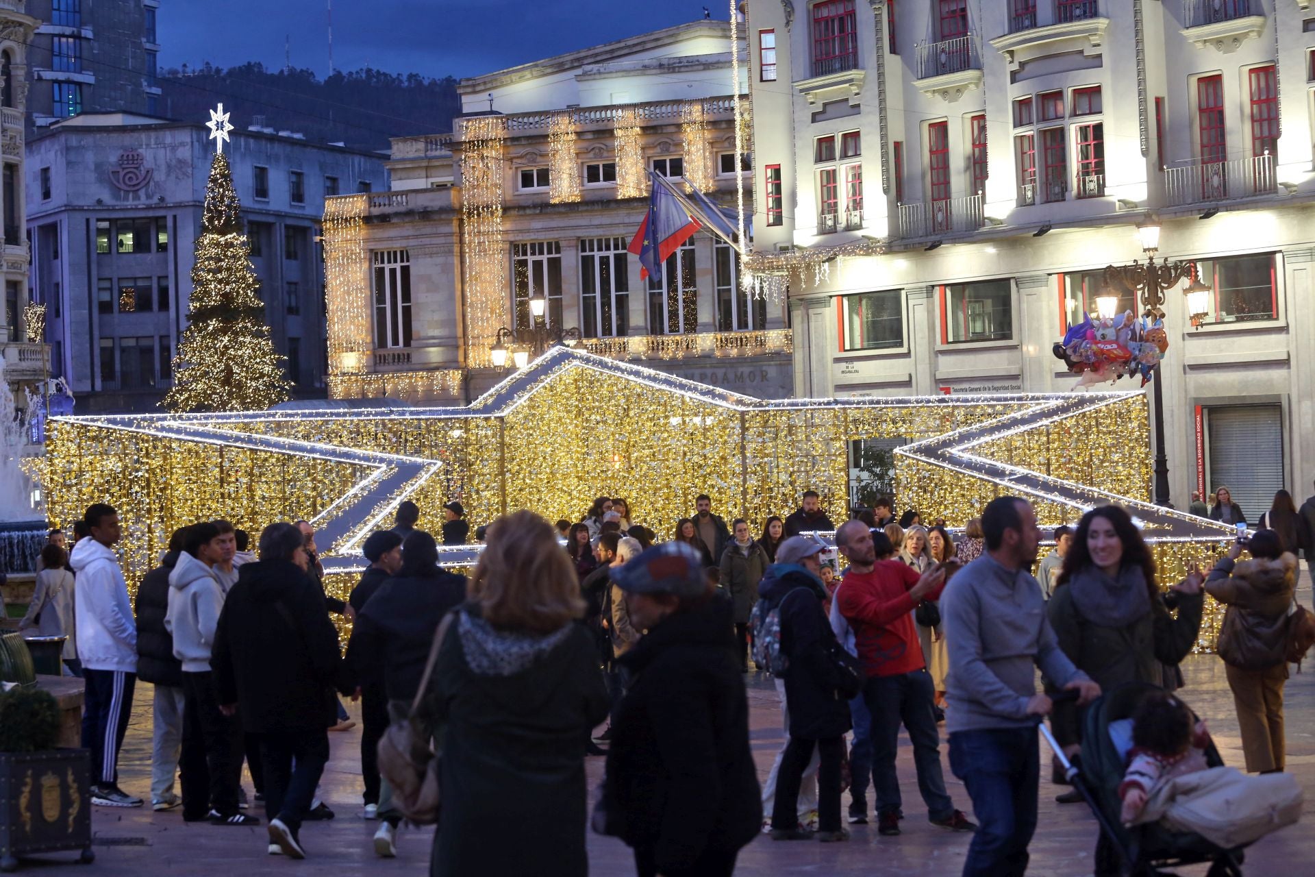 Luces, belenes, mercados y hasta pistas de patinaje: el puente de diciembre en Asturias lo tiene todo