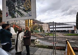 La regidora Gemma Álvarez visitando el inicio de los trabajos