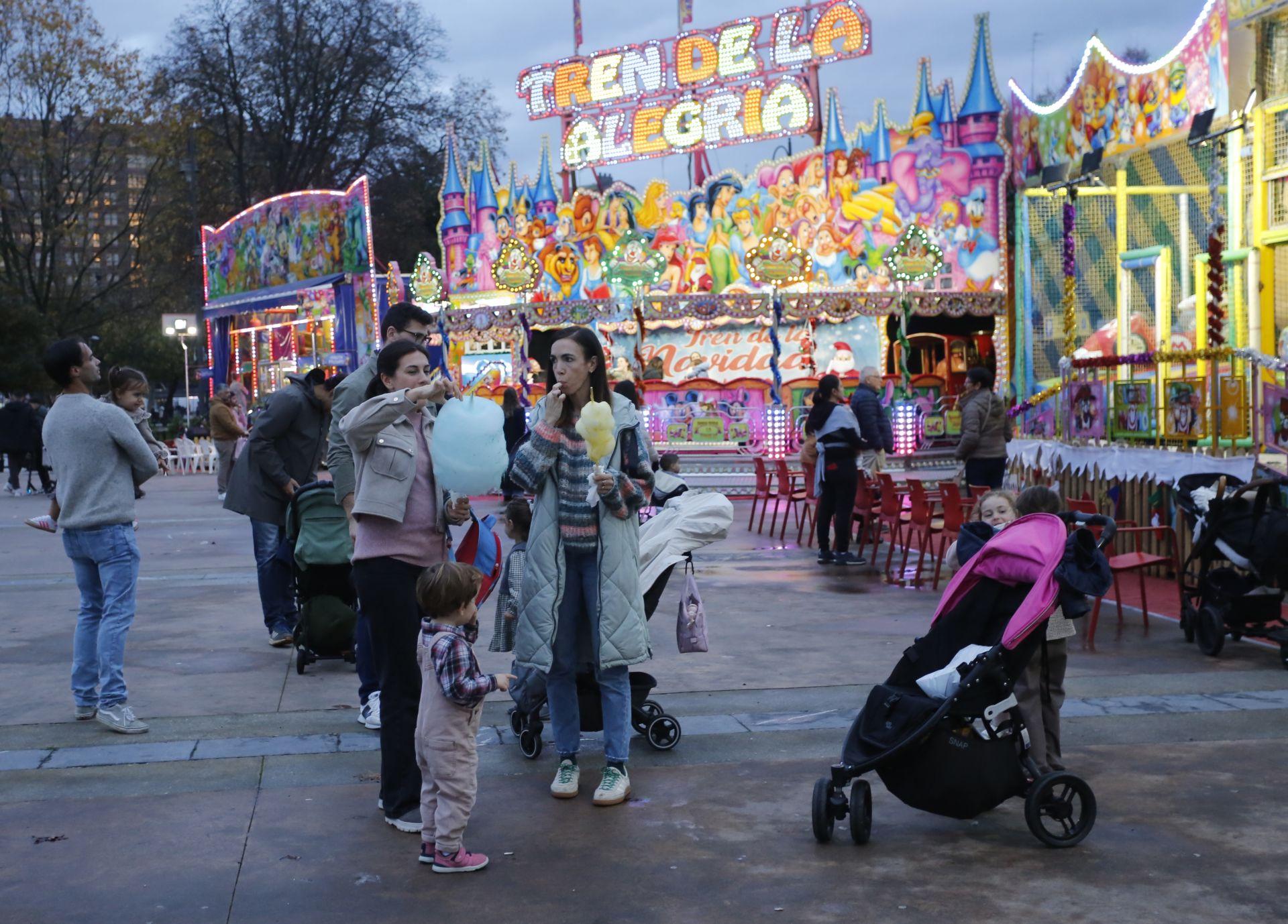 Luces, belenes, mercados y hasta pistas de patinaje: el puente de diciembre en Asturias lo tiene todo