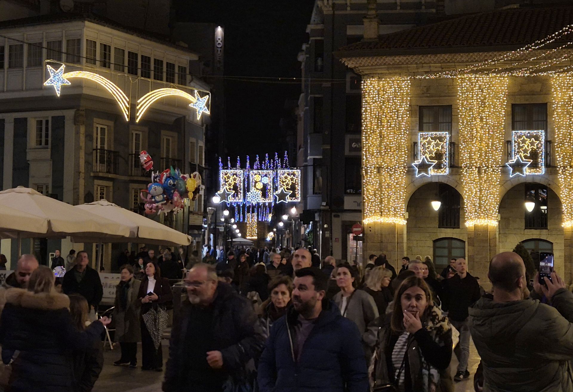 Luces, belenes, mercados y hasta pistas de patinaje: el puente de diciembre en Asturias lo tiene todo