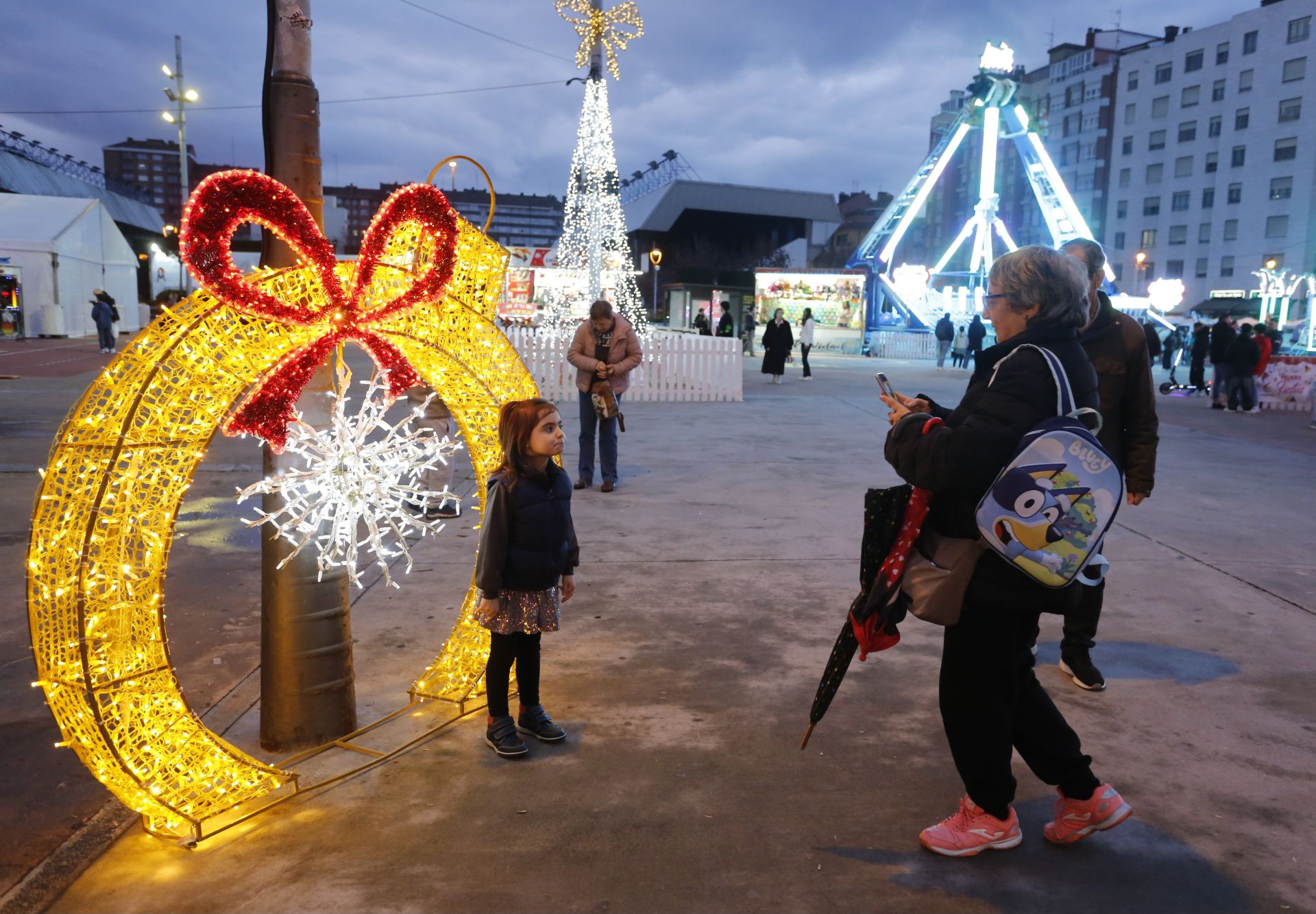 Luces, belenes, mercados y hasta pistas de patinaje: el puente de diciembre en Asturias lo tiene todo